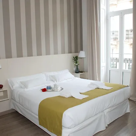מלון San Lorenzo Boutique Plaza 3*