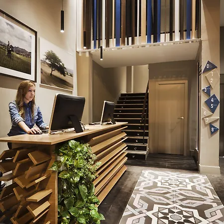 One Shot Colon Hotel 3*