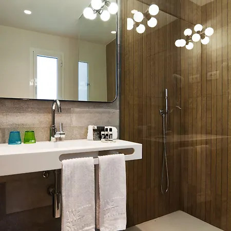 Hotel One Shot Colón 46 3*