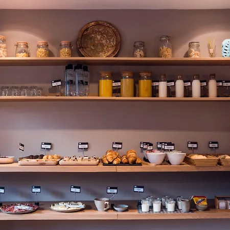 One Shot Colon Szálloda