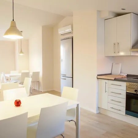 Hulot בית הארחה 4*