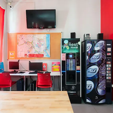 Red Nest Hostel *