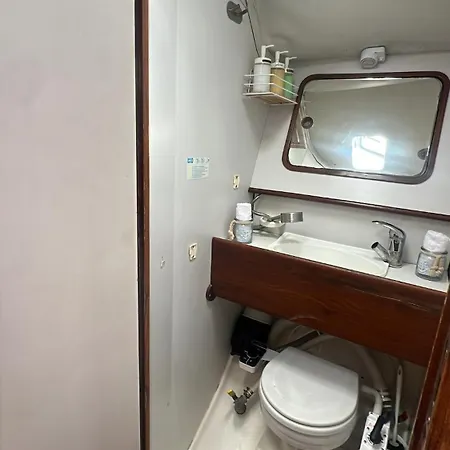 Botel Exclusive Unique Experience On A Sailboat Year Round Tnina Valencia