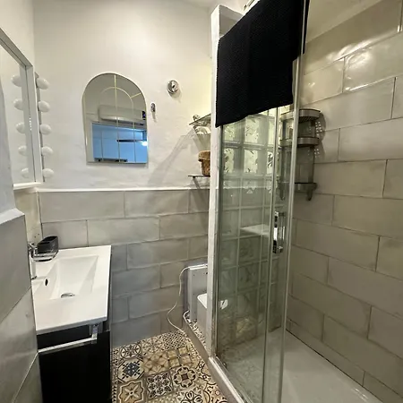 House With Terrace Daire *