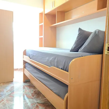 En Un Piso Compartido *