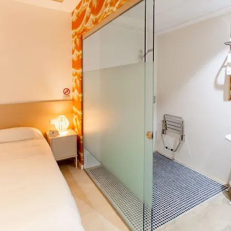 Host & 3* Valencia