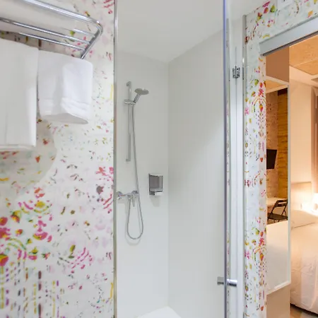 Host & Hotel