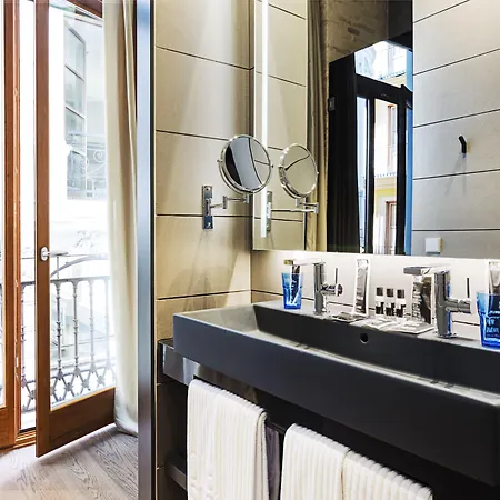 One Shot Mercat Hotel 4*