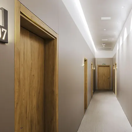 One Shot Mercat 4* Valencia