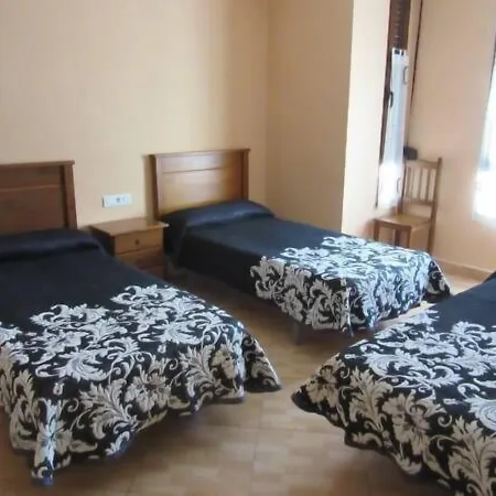 Abastos בית הארחה 2*