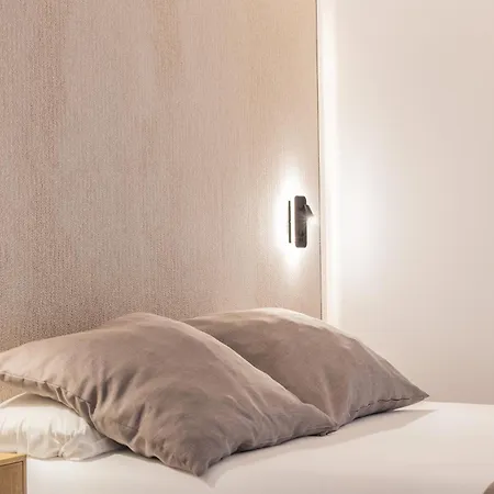 Guastavino By Alma * Valence