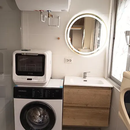 Close Sea Metro And Ciutat De Les Arts I Les Ciencies * Valensiya