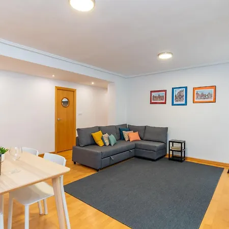 Invalencia Negrito Flat 3 Bdrm & 2 Wc Center דירה *