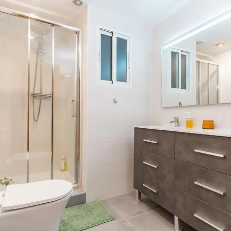 Invalencia Negrito Flat 3 Bdrm & 2 Wc Center *