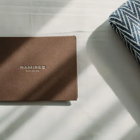 アパートホテル Ramirez Flats