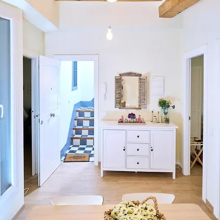 Splendid In Apartment *