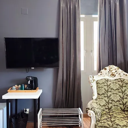 Flats Friends Plaza De La Reina