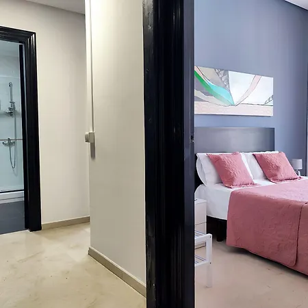 Flats Friends Plaza De La Reina בית הארחה 4*
