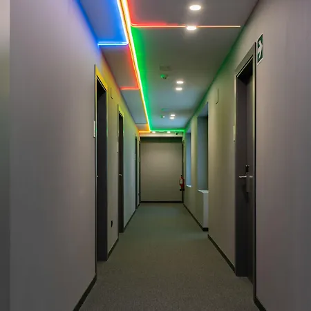 Hotel Nest Style Valence