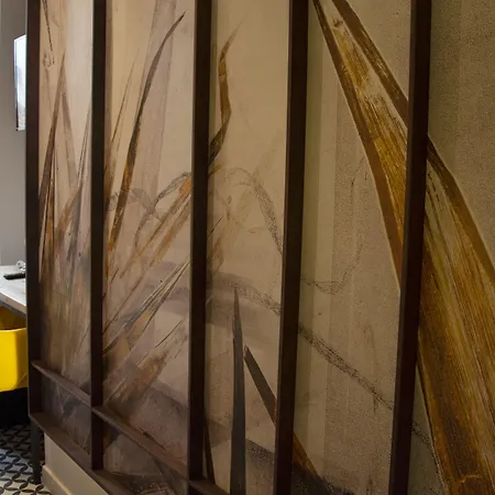 מלון & Co. Quart Boutique