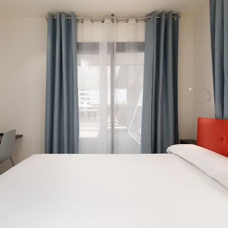 Hotell Az Hqtel Arena