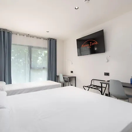 Hotell Az Hqtel Arena 3*