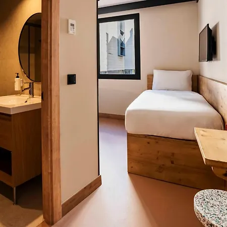 Easyhotel Ciutat Vella מלון