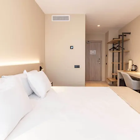 Hotel Hq Arena 3*