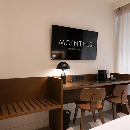 Moontels Colon Отель *