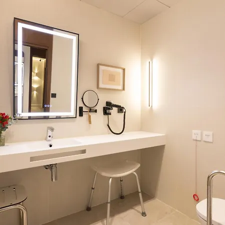 Отель Moontels Colon *