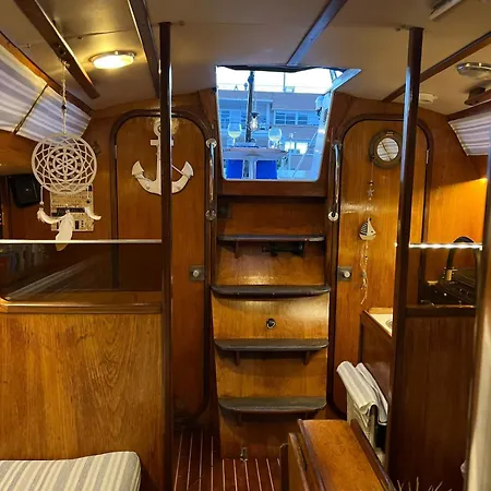 Botel Unique Experience In Sailboat! In The 4 Seasons!! B Shi