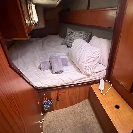 Unique Experience In Sailboat! In The 4 Seasons!! B Shi *