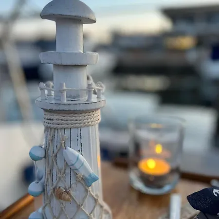 Unique Experience In Sailboat! In The 4 Seasons!! B Shi Πλωτό κατάλυμα Βαλένθια