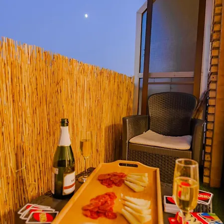 Cabanal Beachfront , 1 Min To Sea , Ac , Coffee , Balcony , Fastwifi