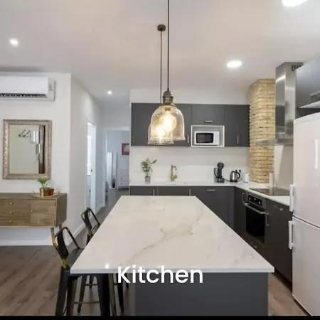 New! Designer In Center With Fast Wi-fi *