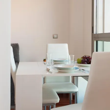 Singularstays Oceanic Apartment