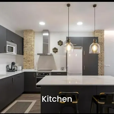 Апартаменты New! Designer In Center With Fast Wi-fi Валенсия
