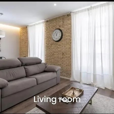 New! Designer In Center With Fast Wi-fi Apartment