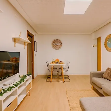 Cabanal Beachfront , 1 Min To Sea , Ac , Coffee , Balcony , Fastwifi Lägenhet Valencia