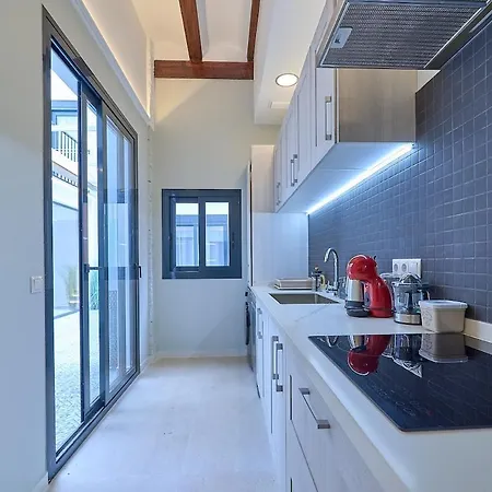 Alberic Waves Apartment