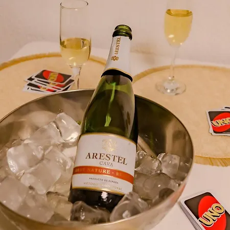 Cabañal Beachfront , 1 Min To Sea , Ac , Coffee , Balcony , Fastwifi Apartamento *