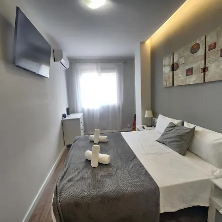 Апартаменты New! Designer In Center With Fast Wi-fi