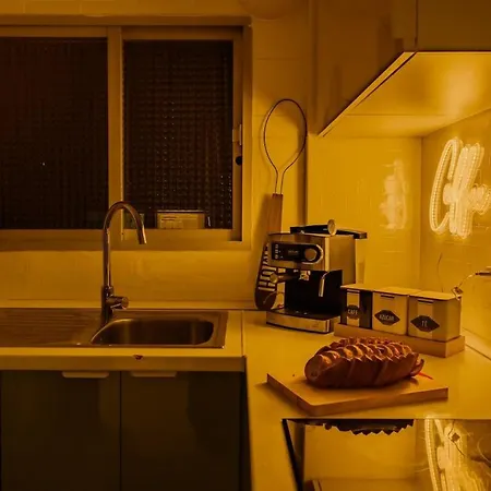 Cabanal Beachfront , 1 Min To Sea , Ac , Coffee , Balcony , Fastwifi