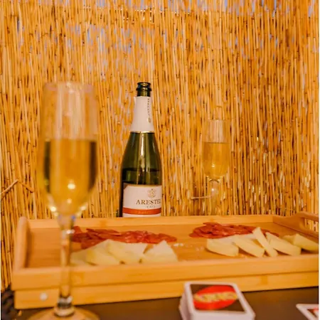 Cabanal Beachfront , 1 Min To Sea , Ac , Coffee , Balcony , Fastwifi *