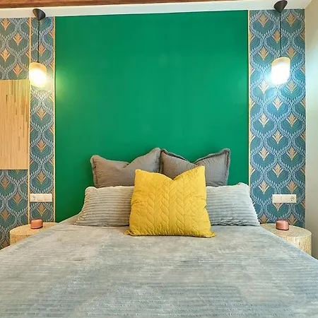 Alberic Waves Apartment