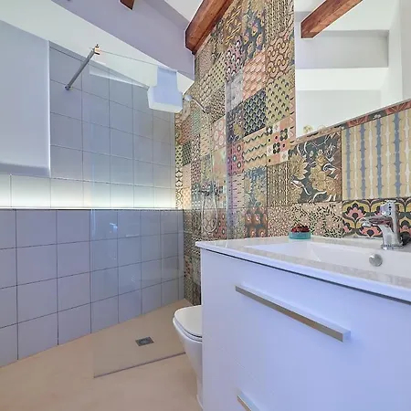 Alberic Waves Apartment