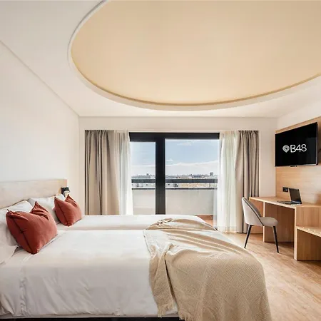 Aparthotel B48 Feria 4*