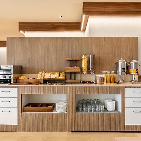 Aparthotel B48 Feria 4*