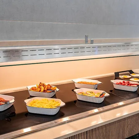 B48 Feria מלון דירות 4*