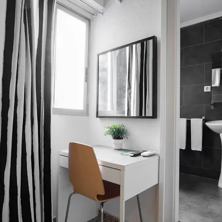 瓦伦西亚多米尔旅舍 3*